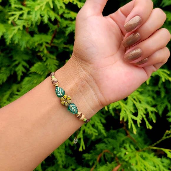 Handmade Flower Leaf Earthy Color Macrame Bracelet - Picture 2 of 4